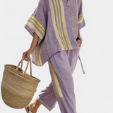 Corina – top elegant din lavandă și pantaloni cu dungi muștar